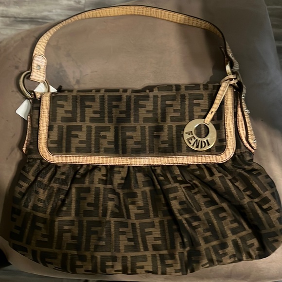 Designer Fendi shoulder bag - Picture 1 of 4